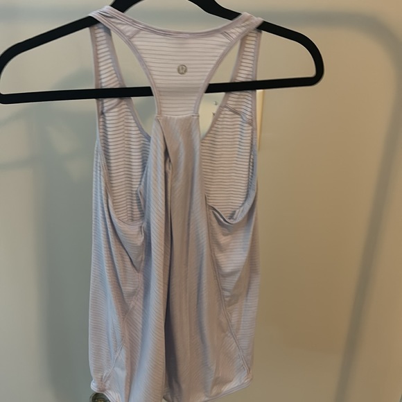 Lululemon baby blue tank size 4 - Picture 2 of 4